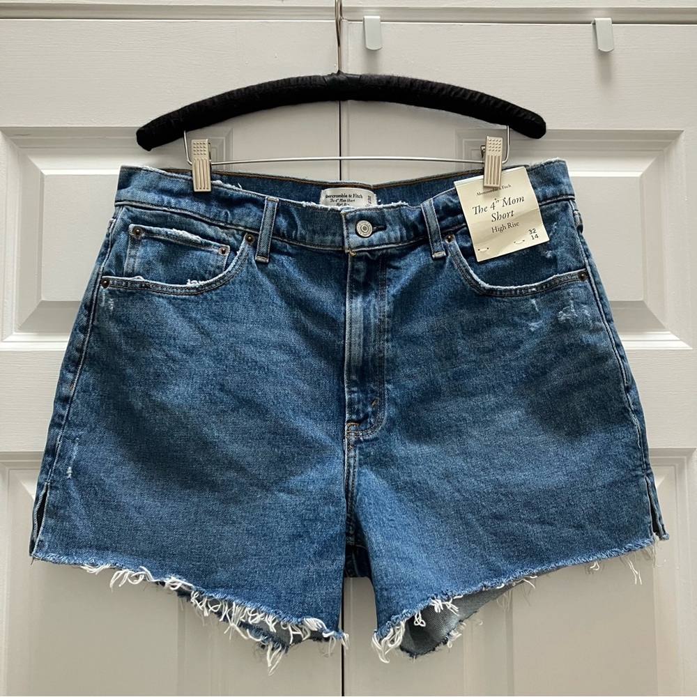 NWT Abercrombie & Fitch The 4" Mom Short High Rise Denim Jean Short Size 32, 14